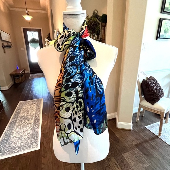 Vibrant Multicolor Scarf with Abstract Design Butterfly Design - Picture 7 of 15